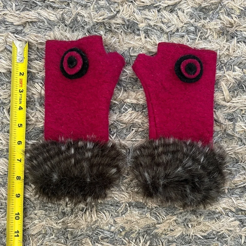 Lafenice Italian Pink Fingerless Wool Blend Gloves with Faux Fur Trim